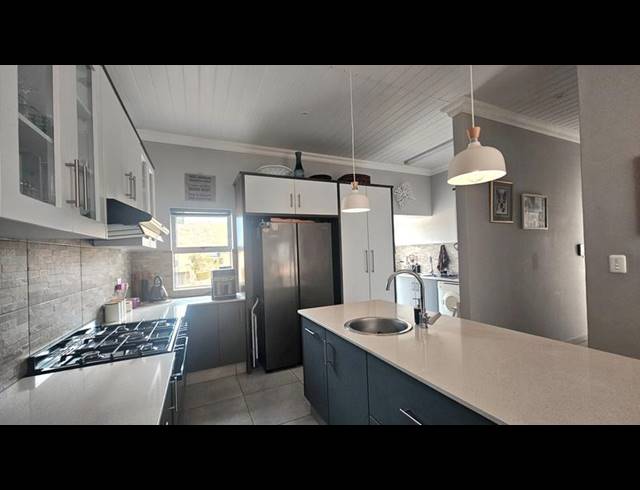 3 BEDROOM HOUSE FOR SALE IN ISLAND VIEW